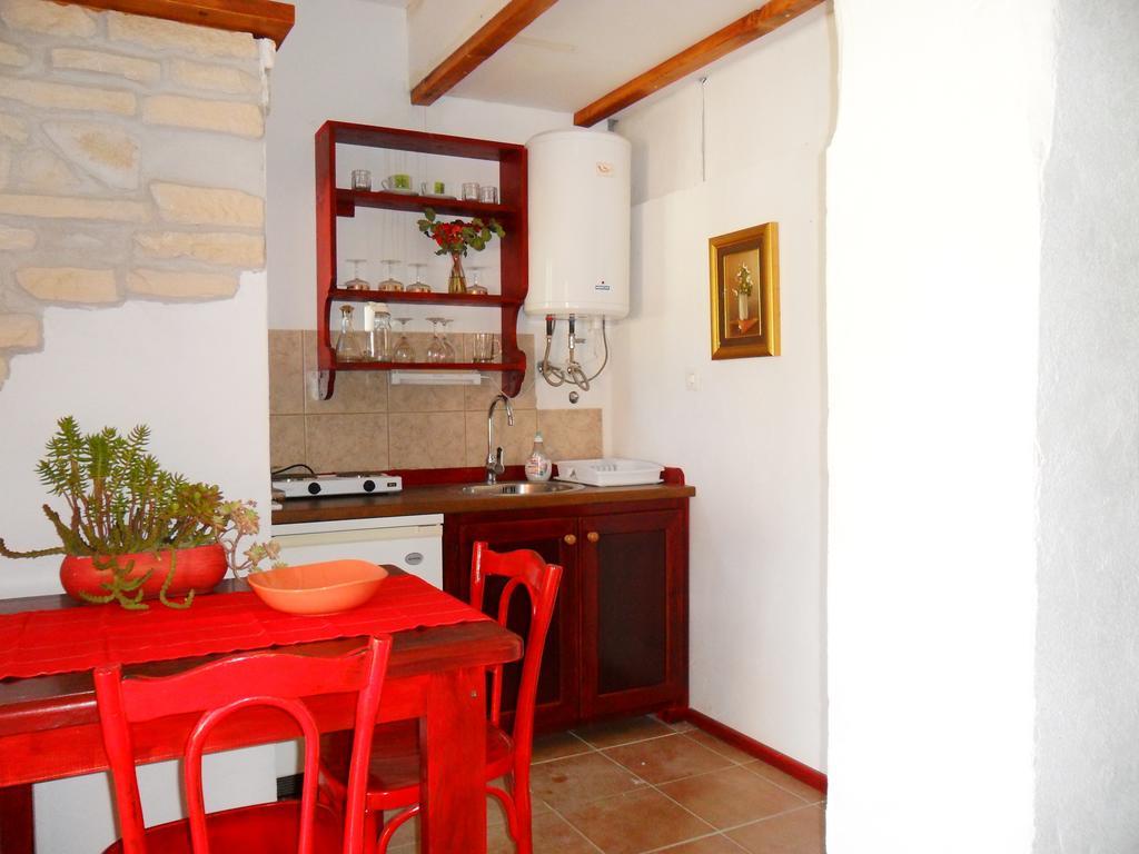 Apartments Picasso Komiža Quarto foto
